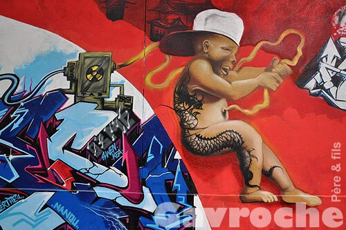 Vestige de la fresque pour le Japon - bébé et générateur nucléaire Vestige de la fresque pour le Japon - bébé et générateur nucléaire