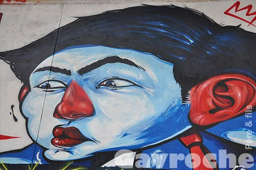 Vestige de la fresque pour le Japon - tête avec nez rouge Vestige de la fresque pour le Japon - tête avec nez rouge
