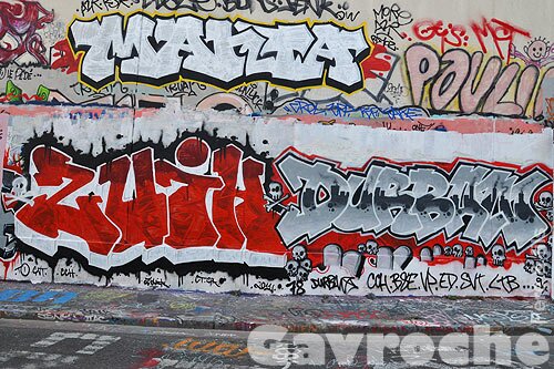 Graff écriture rouge et grise Graff écriture rouge et grise
