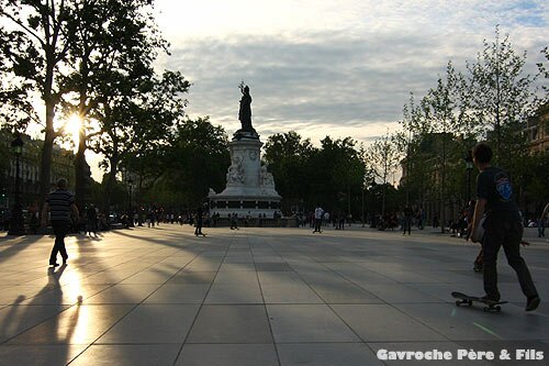 Coucher de soleil sur la nouvelle place de la République Coucher de soleil sur la nouvelle place de la République