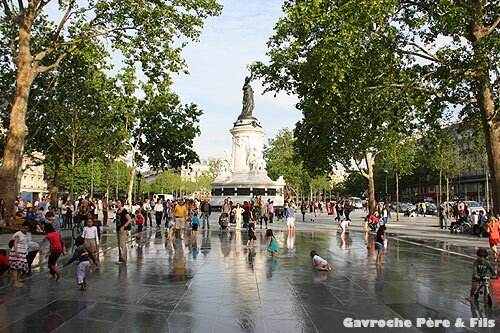 Miroir d'eau place de la République Miroir d'eau place de la République